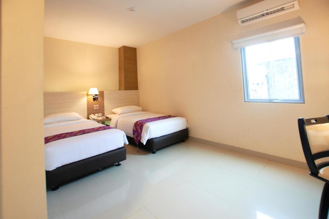 Winstar Hotel Pekanbaru Exterior foto