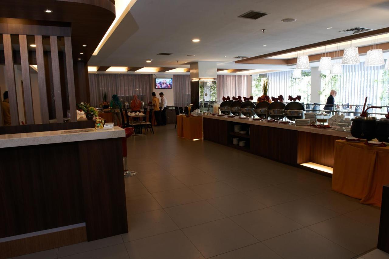 Winstar Hotel Pekanbaru Exterior foto